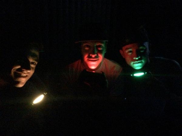 AngelGarzaWwe's tweet photo. Jugando play cada quien con el control de su color 👍 @_snuppy08 @HmGerardo http://t.co/iDT1DRdRUt