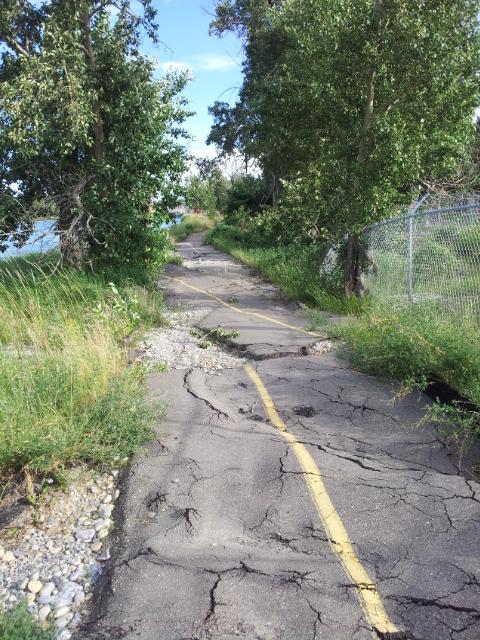 CurrentlyYYC's tweet image. Path lifted &amp;amp; shifted by 2013 flood. Taken today on the path by Lafarge.