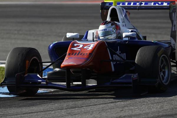 F1_Madness's tweet photo. Roman de Beer strong in the midfield at the Hockenheimring http://t.co/UlcP1TYOAl by @Reynardg http://t.co/k1quTqPCyU