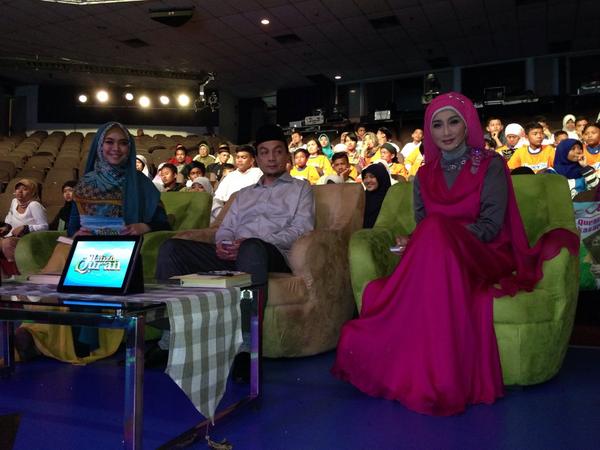 Shindy Kurnia Putri (@comshindy) on Twitter photo "<a href="/ory_vitrio/">Ory Vitrio Abdullah</a>: Saksikan <a href="/HafizhQuran_T7/">Hafizh Qur'an Trans7</a> Now bersama <a href="/oki_setiana/">Oki Setiana Dewi</a> <a href="/bachtiarnasir/">Bachtiar Nasir</a> dan Desi Ratnasari " "<a href="/ory_vitrio/">Ory Vitrio Abdullah</a>: Saksikan <a href="/HafizhQuran_T7/">Hafizh Qur'an Trans7</a> Now bersama <a href="/oki_setiana/">Oki Setiana Dewi</a> <a href="/bachtiarnasir/">Bachtiar Nasir</a> dan Desi Ratnasari "