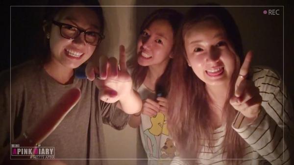 apink_thaifact's tweet photo. APINKถ่ายวีดีโอตอนหน้าสด
โบมอึนจีนัมจู-โชว์หน้าสด
ฮายอง-เอามือปิดหน้า
โชรง-เห็นแค่ลำตัว
นาอึน-ได้ยินแต่เสียงหัวเราะ.. http://t.co/UuWly3OVSs