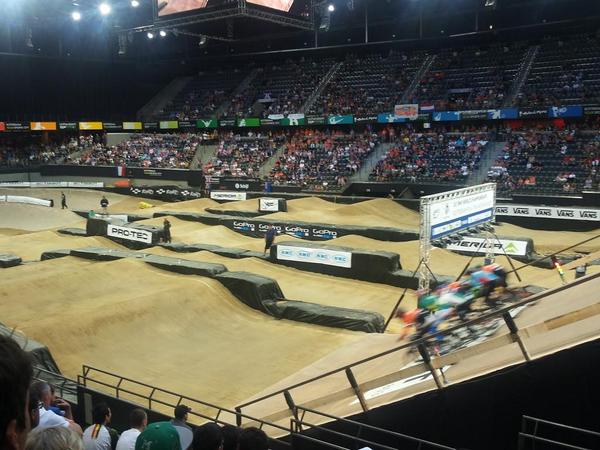 HADriessen's tweet image. Net in #Ahoy Doris Brink van  @TFCC_Weirijders wereldkampioen BMX bij de cruisers zien worden. Klasse. Proficiat