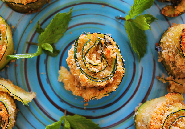 TheInsaldWriter's tweet photo. Oggi #fingerfood: rose di #zucchine con #menta e #parmigiano! La #ricetta su http://t.co/jTcBQFvaaM @Cucina_Italiana http://t.co/2mg9W740IW