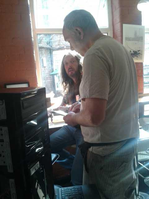 SilenceBreakers's tweet image. Come and ask our technical experts anything about the internet and computers here at @harlandcafe #computingcommunity