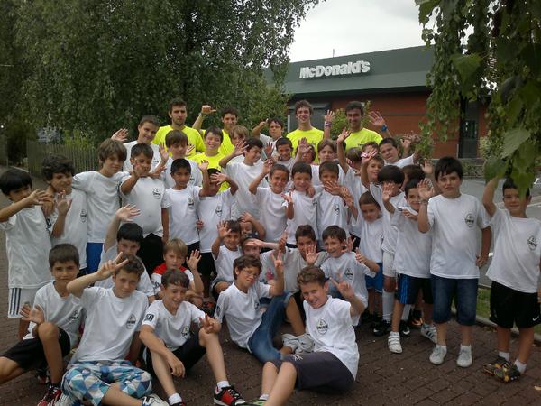 R_UnionKostorbe's tweet photo. No podemos despedirnos sin agradecer a McDonalds en C.C.Txingudi su colaboración y el trato recibido #CampusRealUnion http://t.co/doxV7liP8R