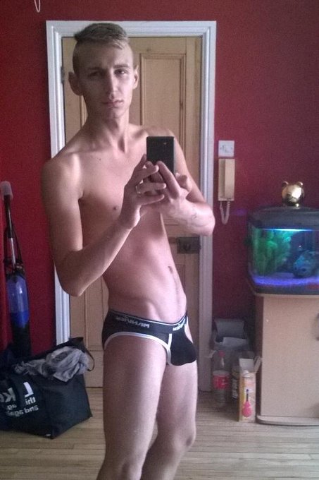 Just out the shower getting ready http://t.co/NkeRxwerg0
