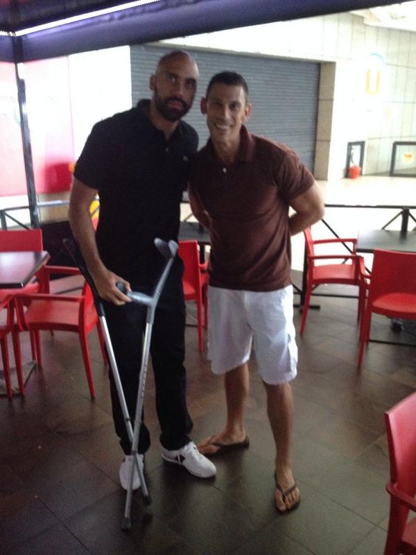 raphoneg's tweet image. @AvdBorre bien bronzé! Le soleil mauricien t'a fait du bien! Peace from Mauritius!