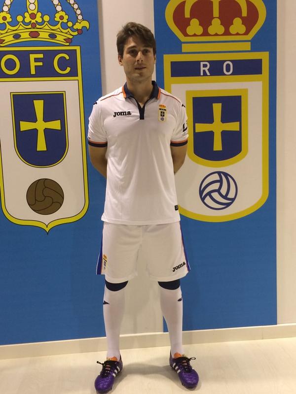 RealOviedo's tweet photo. El centrocampista Erice luce la segunda equipación, totalmente de color blanco #RO201415 http://t.co/fU6tSl0R40