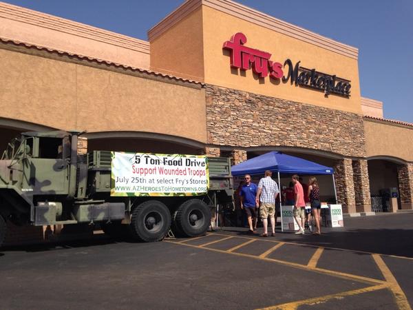 TimandWillyShow's tweet photo. Thanks Mngr John and ALL our great friends at @FrysFoodStores #5tonFoodDrive http://t.co/SVuIvmzy8J
