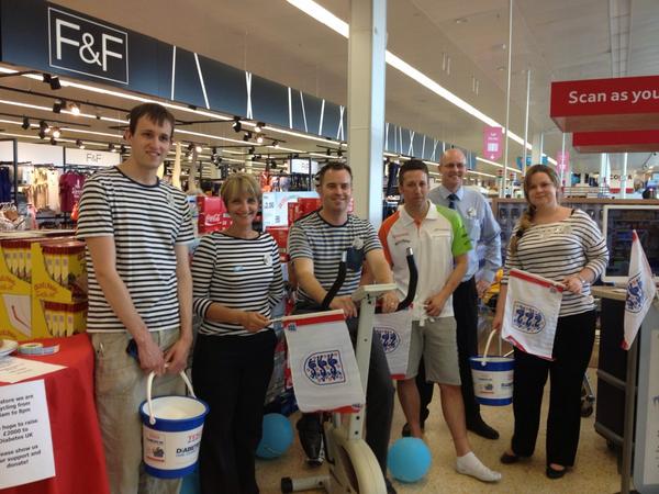 StantonLaura's tweet photo. The team in Toton - Jethro leading the way !! @Tourdegroup43 #brillianteffort #diabetesuk http://t.co/t1rucnZX4s