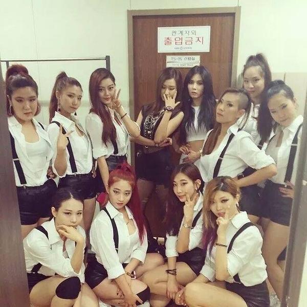 Hyuna crew“<a href="/311355KOR/">Star System_KOR</a>: 
Black List - 현아+LE  
&amp; PLAY BACK DANCER ”