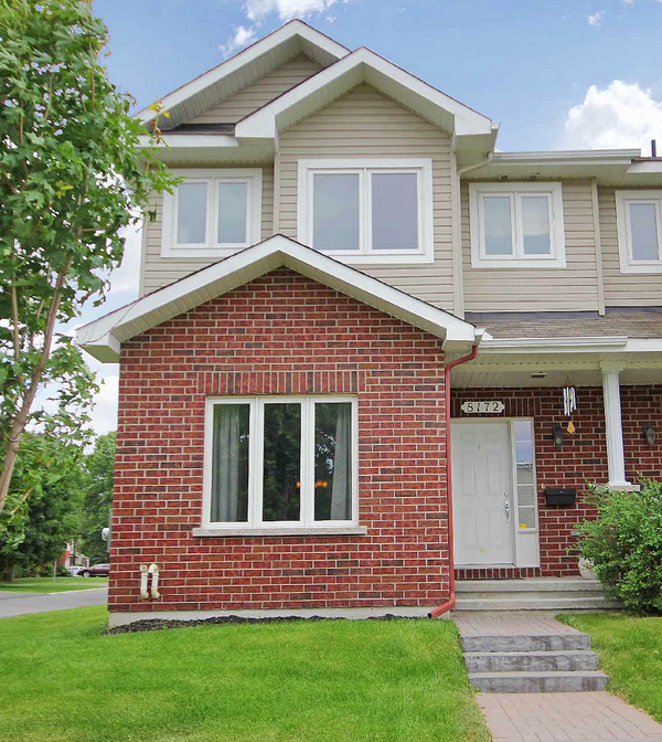 3OttawaRealtors's tweet photo. New Listing! 8172 Jeanne D'Arc Blvd. Beautiful 4 bdrm 4 bth home! http://t.co/tWwscwySdc #Ottawa#realestate#forsale http://t.co/gQKkhq4n1u