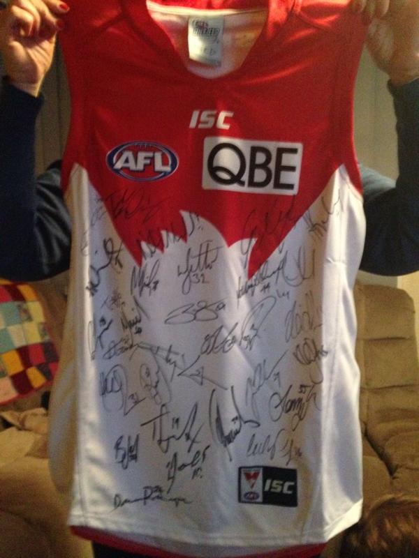 CousinsM13's tweet photo. Best present ever! Thank you so much @sydneyswans #bestteamever! http://t.co/FPRWbXFThE