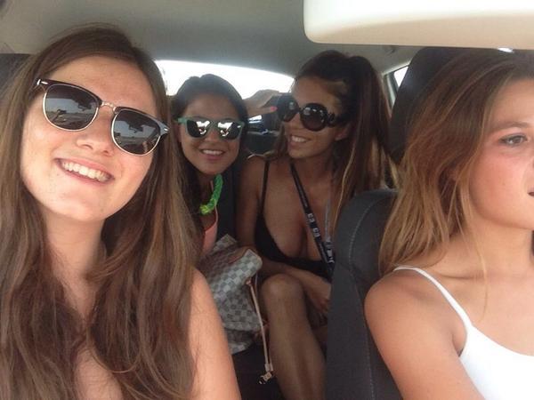 silviasiciliaV's tweet photo. This is Blablacar con las mejores que me he subido! @anajimenez94 @nataalia94 (la de los 50€) jajaj me meo http://t.co/nhp7E7nyua