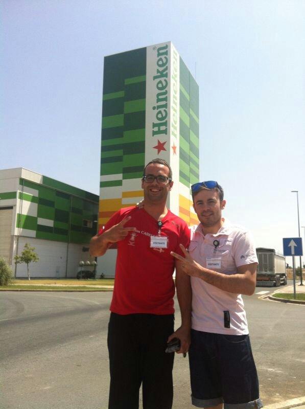 orelis20's tweet photo. En la fábrica mas grande de Europa de heineken con @Rafalin_89 http://t.co/XY49GGm4Ng