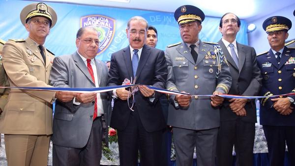 GobiernoDanilo's tweet photo. Presidente @DaniloMedina inaugura el Centro de Inteligencia contra el Crimen Organizado de la @PoliciaRD. http://t.co/I3CobTnbQl