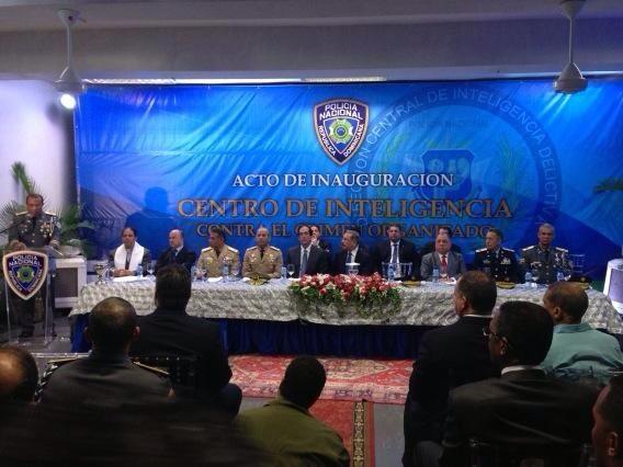 Presidente <a href="/DaniloMedina/">Danilo Medina</a> escucha el discurso del jefe <a href="/PoliciaRD/">Policía Nacional República Dominicana</a> en palacio PN, inauguración de Moderno Centro