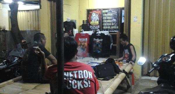Distro underground jakarta timur @ 21.29 wib