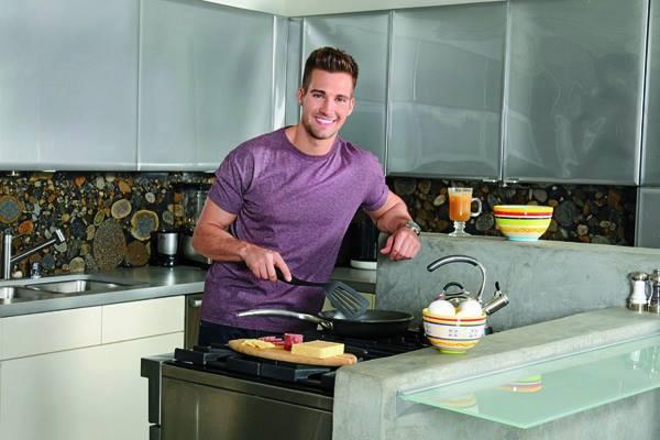 @JamesMaslow, a perfect man who knows how to cook, what more can we ask for?
#perfectinmyeyes