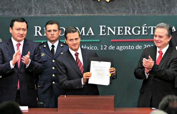 Revolucion3_0's tweet photo. Ejecutivo designará a miembros de los órganos reguladores en #ReformaEnergética 
http://t.co/HlgRi2NDnD
| @Paz3_0 http://t.co/wPTRIuTOAj