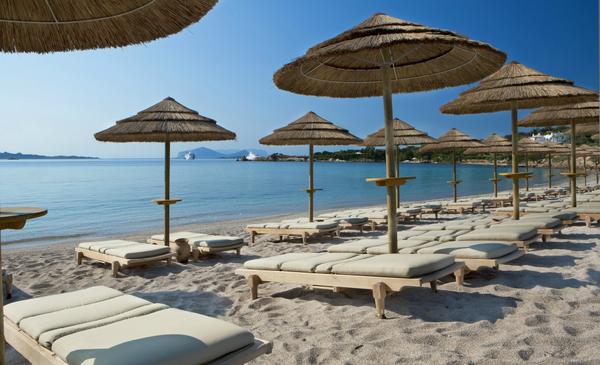 discovercosta's tweet photo. Looking for a great way to start the weekend? Enjoy a sunny break @ the private beach of the #romazzino. http://t.co/4vKgBJjFYA