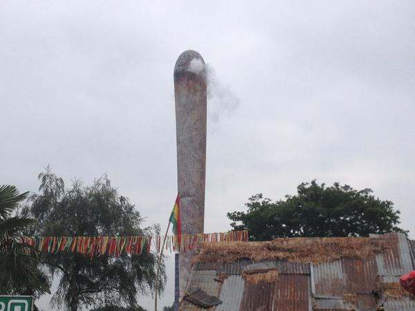 DoDirk's tweet image. De grootste pretsigaret ter wereld #diemensendoenzoraarhier😳😎