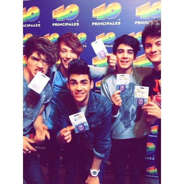 CD9's tweet photo. ¿Pudieron escucharnos en @yaparate40? Recuerden que estamos muy #LocosPorLaMúsica #LocosPorCD9 http://t.co/MAzyxWq8wG http://t.co/L2bqkHTAWN