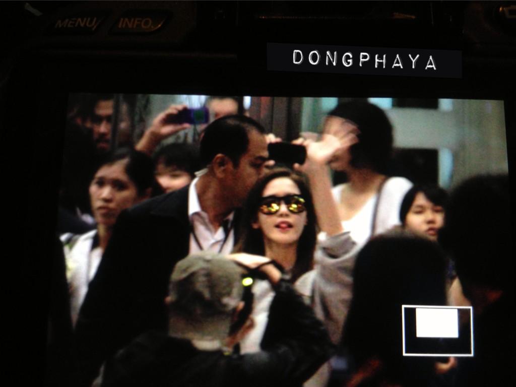 [PIC][25-06-2014]YoonA khởi hành đi Thái Lan để tham dự "Fan Meeting in Thailand: Yoona & I" vào chiều nay BtZo1GiCAAI2_hq
