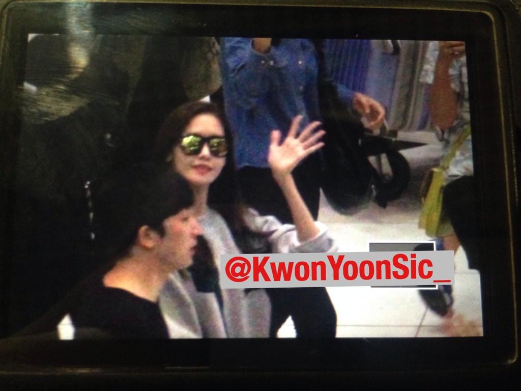 [PIC][25-06-2014]YoonA khởi hành đi Thái Lan để tham dự "Fan Meeting in Thailand: Yoona & I" vào chiều nay BtZrisjCIAA1UsR