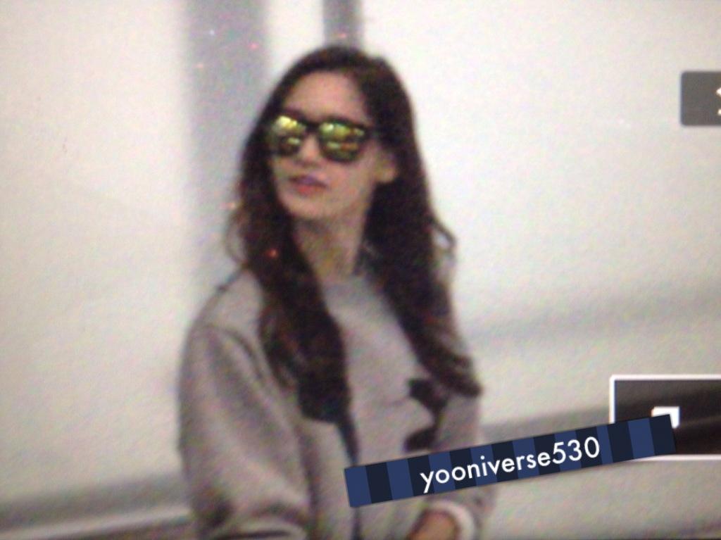 [PIC][25-06-2014]YoonA khởi hành đi Thái Lan để tham dự "Fan Meeting in Thailand: Yoona & I" vào chiều nay BtZsFDTCAAAHe8Q