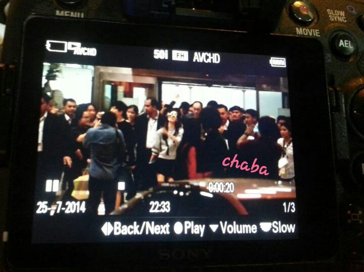 [PIC][25-06-2014]YoonA khởi hành đi Thái Lan để tham dự "Fan Meeting in Thailand: Yoona & I" vào chiều nay BtZxsC0CEAIBSUd