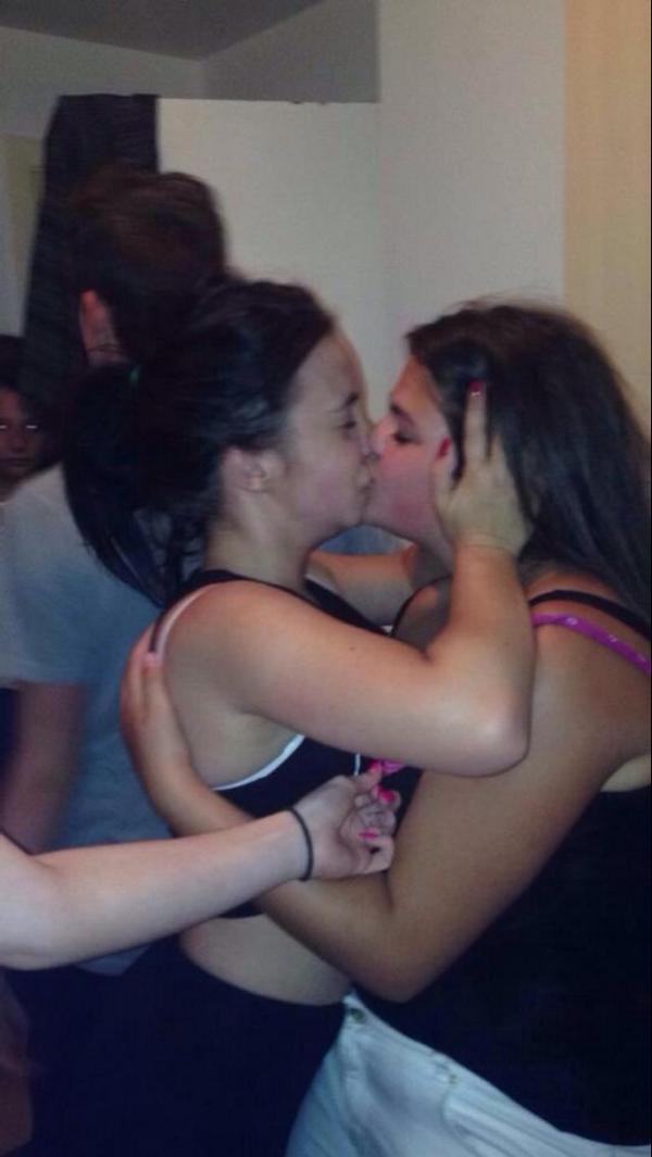 danielwilson187's tweet photo. Shannon traynors a dyke😂😂😂😂 http://t.co/G4Yzg8VUCO