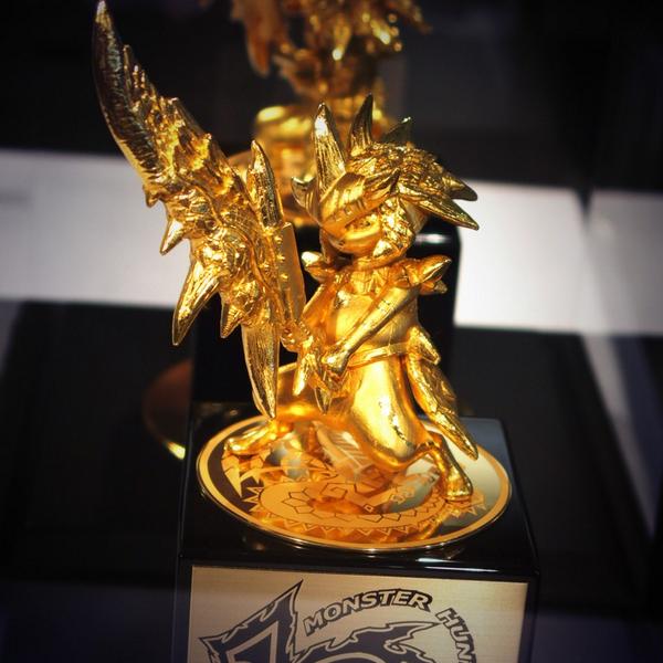 モンハン展に展示されている最高額商品。 モンハングッズ史上最高額の