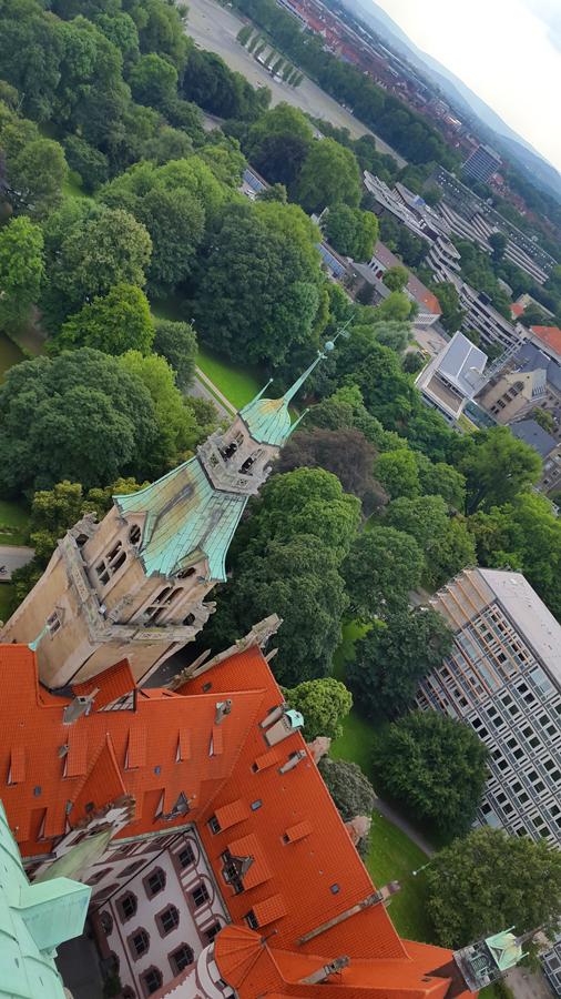 terkadang kita harus menjauh darinya | untuk mengerti keindahannya seutuhnya