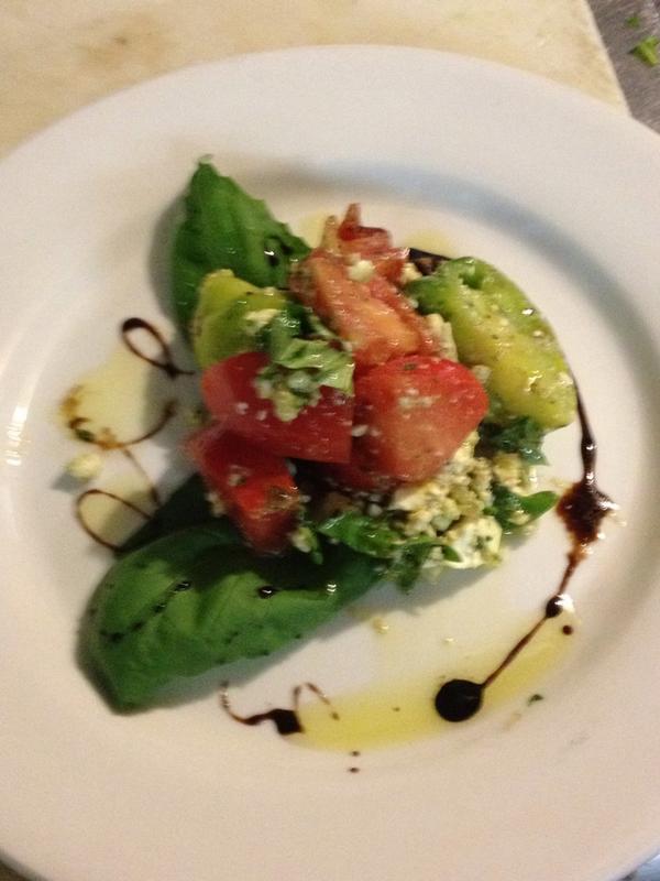 cuisineofthesun's tweet photo. Great tomatoes #organic http://t.co/i1HfAejTyr
