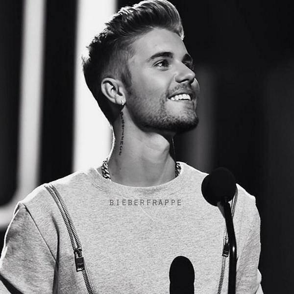 biebersmaniabr's tweet image. Sonho do Justin realizado no Photoshop 😂😂😜
#MTVHottest Justin Bieber