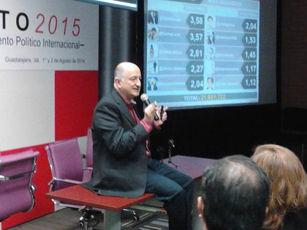 RoyCampos's tweet photo. "@rociobrambi: @RoyCampos ponencia en #reto2014 #Guadalajaraq http://t.co/9S899OvhCW