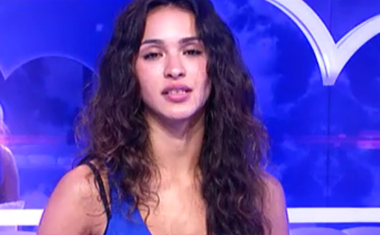 TeleRealite's tweet photo. "Je ne me sens pas en concurrence avec les autres filles. Pour moi j'ai déjà gagné." Vous avez dit melon? #Leila #SS8 http://t.co/7Gjtkn60E9
