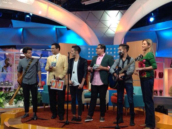 AleraMX's tweet photo. Los chavos de @BPMMX hoy en @Pasillo_TV. ¡Qué bien se puso! http://t.co/NDVgKRXoH5
