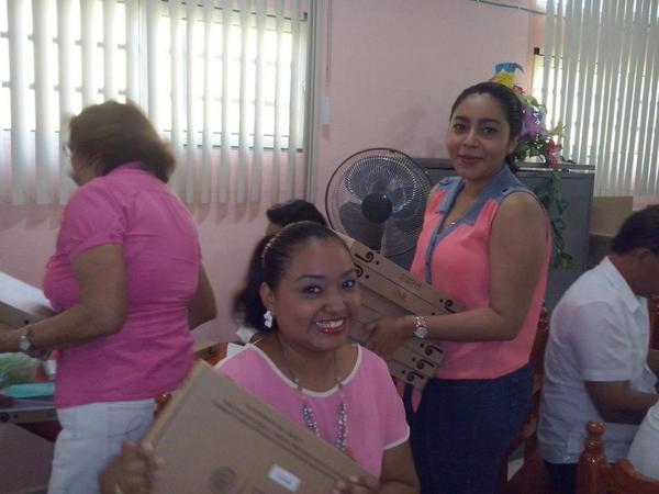 Ikeer3's tweet photo. Colegas en los talleres de tablet... Para un buen inicio de ciclo escolar.. http://t.co/sShanfAa6q