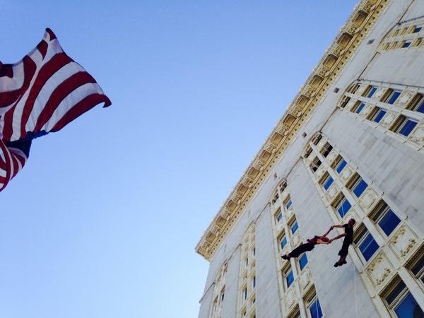 OakArtandSoul's tweet photo. RT @bandawatch: On city hall Oakland right now with @bandalooping and @bandaloopmama for @OakArtandSoul #danceonwall http://t.co/t97yDnJbo6