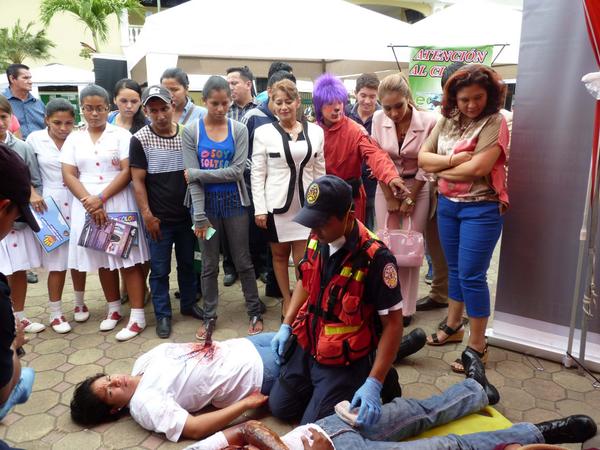 stand de primeros auxilios visitado por los concejales <a href="/aguayosimon/">Simon Aguayo Zapata</a>, @luciatodo35, <a href="/denisse_robles/">Denisse Robles</a>, <a href="/aguayosimon/">Simon Aguayo Zapata</a>