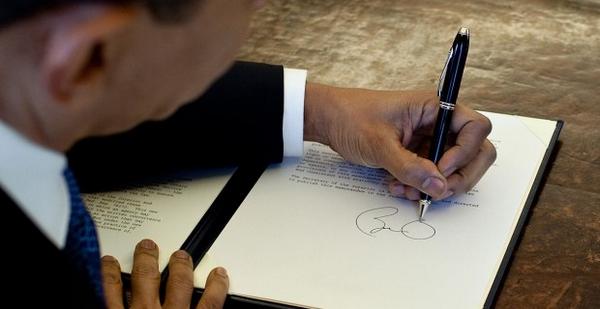 ControWorld's tweet image. Obama Signs Executive Order to Allow Detention of Americans With Respiratory Illnesses - controversialworld.com/health/obama-s…