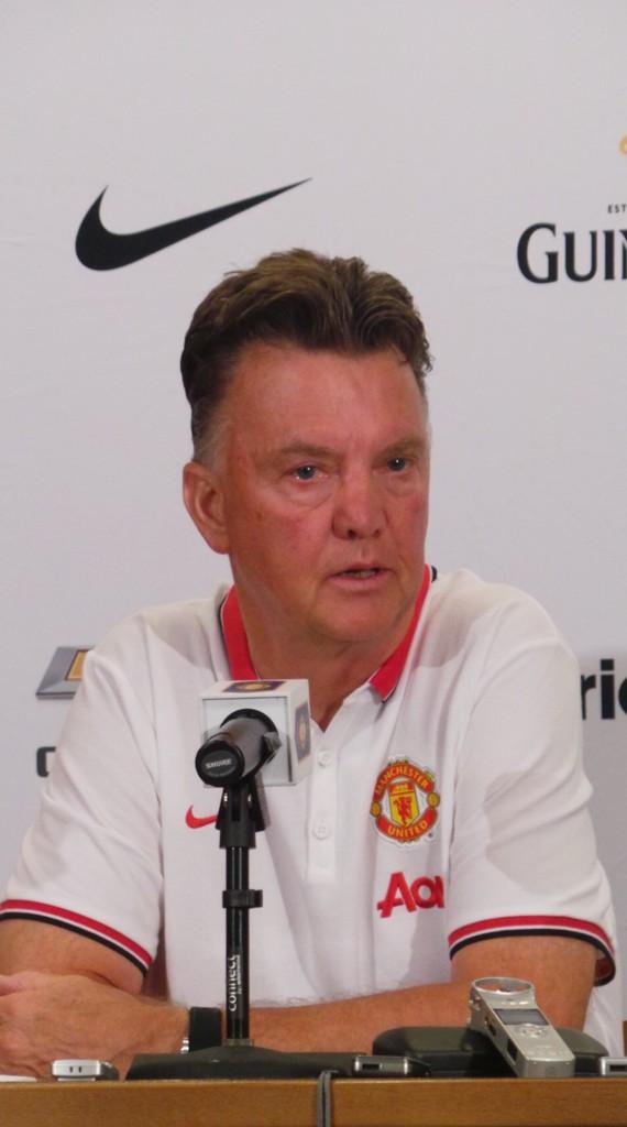 ManUtd_ID's tweet photo. Itu adalah poin penting dari konferensi pers pre-match Louis van Gaal dan Wayne Rooney. #mutour http://t.co/J4EyFJMrqh