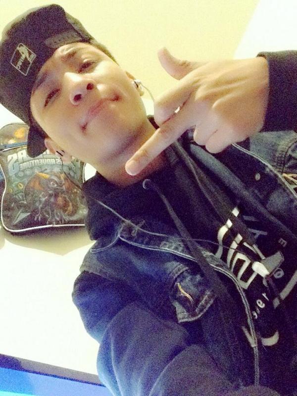 mahone29's tweet photo. i try to be cute http://t.co/HtG0fXWc8K