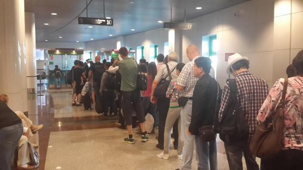 basheyev's tweet image. Ну почему наш паспортный контроль такой медленный? Почемууууу? &amp;gt;:(