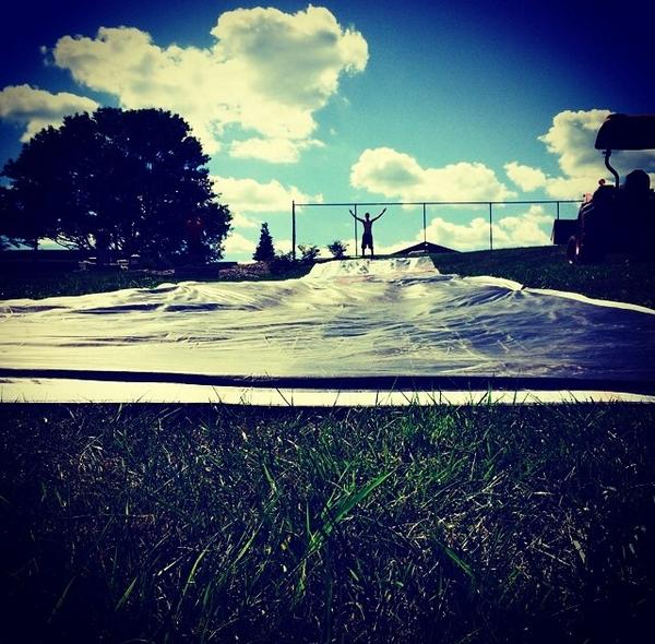 cengle3's tweet photo. @All_AmericanMan Things Americans like. 100ft plus slip n' slides. http://t.co/iaeXAbrNyN