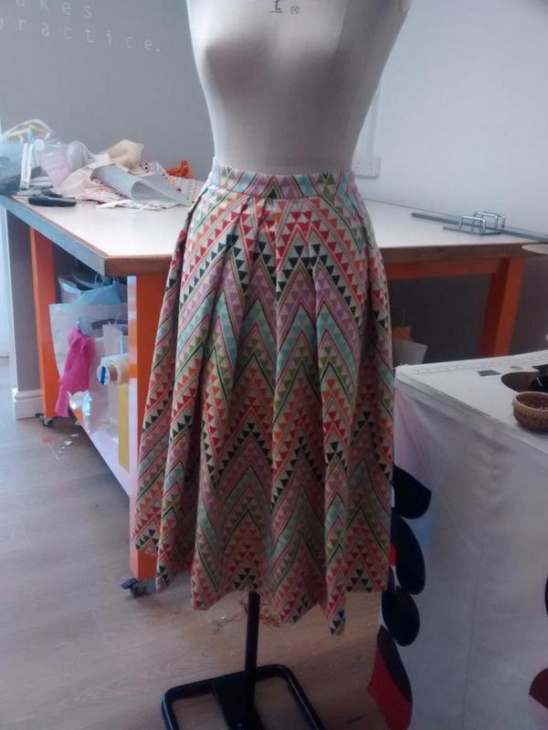 ChallkStudio's tweet photo. Tweet tweet, we made a vintage midi today, anyone fancy making one? We have a 1 day class #saywhat! #sewcool http://t.co/vJEA0fmoTz