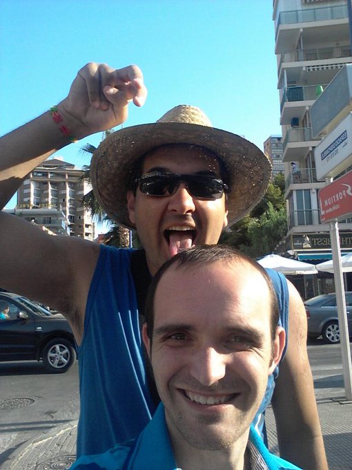 haciendo el ganso por #benidorm con @casquerox nos gusta pasar de las mujeres. &iquest;verdad? .... http://t<a href="/tag/benidorm"class="tags">#benidorm</a><a class="tags" target="_blank" title="On Twitter" href="/?out=eyJ0eXAiOiJKV1QiLCJhbGciOiJIUzUxMiJ9.eyJpYXQiOjE3MjI1ODk1MDUsImlzcyI6InR3cG9ybnN0YXJzLmNvbSIsIm5iZiI6MTcyMjU4OTUwNSwiZXhwIjoxNzU0MTI1NTA1LCJyZWRpcmVjdF91cmwiOiJodHRwczovL3R3aXR0ZXIuY29tL2Nhc3F1ZXJveCJ9.njKHqPC2O6_9N287KVyj2wwIf82JMuHODWY8GDgFr3YNHM_IEeL71Znc2pYu2zyVjMfrue1lT1RFP4r0DTkLcQ">@casquerox</a>