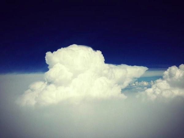 PilotDiscussion's tweet photo. Had a tough time trying to avoid this bad boy today. Cruising at 34,000ft and it was steadily lingering above us... http://t.co/byo3Qn0RSs